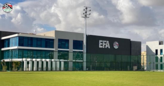 اتحاد الكرة يحسم الملفات الشائكة فى اجتماع اليوم.. الزمالك وبيراميدز فى دوري أبطال أفريقيا والأهلي وزد بالكونفدرالية.. عصام عبد الفتاح رئيسًا للحكام.. ولجنة لتجديد عقد حسام حسن.. وشوقي غريب مديرًا فنيًا للاتحاد