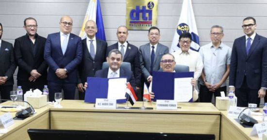 وزير الخارجية يشارك في مائدة مع كبار رجال الأعمال الفلبينيين