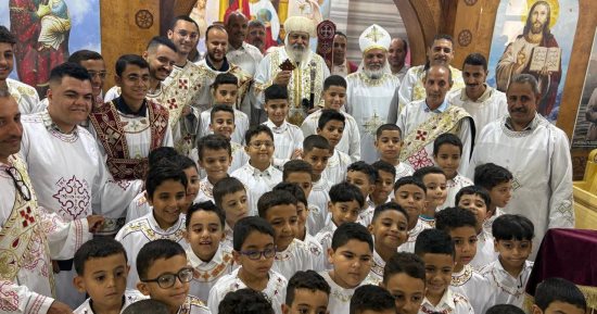 الأنبا ميخائيل يرسم 43 شماسا جديدا بكنيسة الملاك ميخائيل والأمير تادرس الشطبى بحلوان