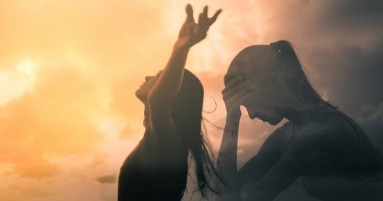 لقاء مع نفسى الصغيرة.. ماذا تكتشف عن حياتك إذا جلست مع نسختك القديمة؟
