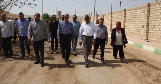 محافظ سوهاج يتفقد أعمال رصف وتوسعة طريق الحواويش بطول 3.5 كيلو متر
