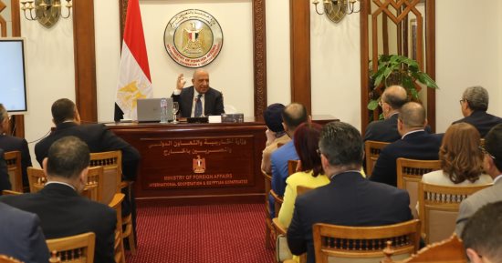 وزير الكهرباء يلتقي برؤساء البعثات الدبلوماسية والقنصلية بالخارج  