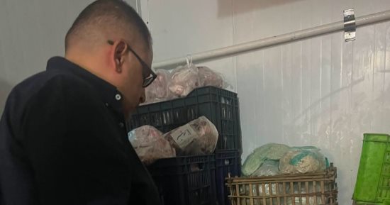 حملة رقابية مكبرة بدهب تضبط أكثر من 4 أطنان من الأغذية الفاسدة ومجهولة المصدر