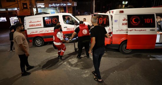 شهيدان فى قصف إسرائيلى استهدف مركبة مدنية جنوب دير البلح وسط قطاع غزة