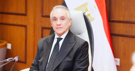 وزير العدل يستمع إلى مطالب العاملين بالشهر العقاري ويوجه بإزالة معوقات العمل