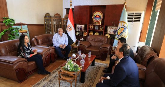 وزيرة التضامن تستهل زيارتها لمطروح بلقاء المحافظ بديوان عام المحافظة