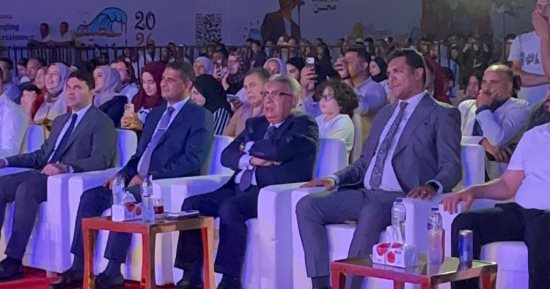 انطلاق مهرجان جمصة الصيفي بحضور فنانين وتفاعل كبير من الجمهور.. صور