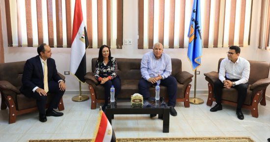 وزيرة التضامن تلتقى القيادات التنفيذية وأعضاء الهيئة البرلمانية والعمد بمطروح