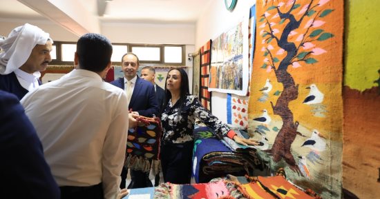 وزيرة التضامن توجه بالتعاقد على المنتجات الحرفية لمتعافى مركز العزيمة بمطروح