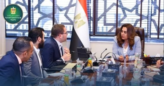 وزيرة التنمية المحلية تتابع تطوير منظومة تقييم الأثر البيئى وربطها بـ"مصر الرقمية"