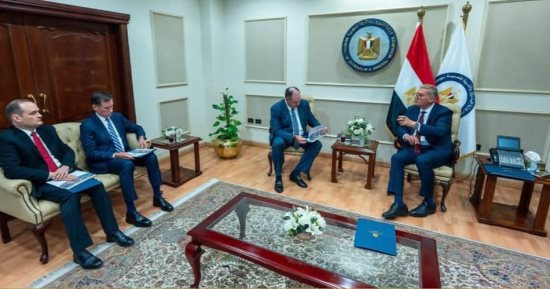 وزير البترول يبحث مع رئيس أباتشي التعاون في خطط الاستكشاف والإنتاج بالصحراء الغربية