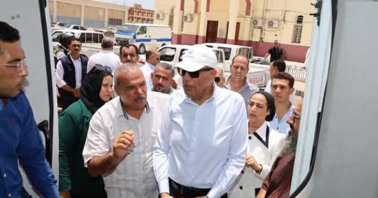 محافظ جنوب سيناء يتفقد سيارة المركز التكنولوجى المتنقلة بمدينة الطور
