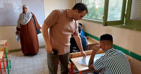مدير تعليم أسوان يحيل 7 ملاحظين بامتحانات الدور الثانى للإعدادية إلى التحقيق