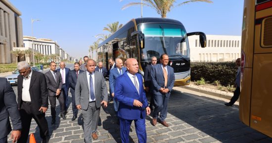 وزير النقل يدشن 20 أتوبيسا مكيفا من إنتاج النصر للسيارات لصالح "السوبرجيت"