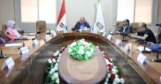 نائب محافظ الوادي الجديد يتابع المشروعات الخدمية بقرى حياة كريمة بالفرافرة