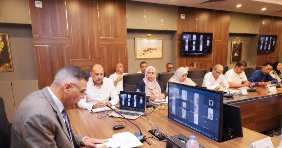 محافظ جنوب سيناء يعقد اجتماعا مع رؤساء المدن لمتابعة ملفات التصالح