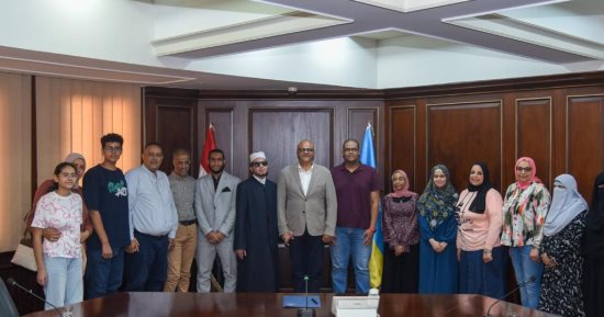 محافظ الإسكندرية يكرم أوائل الثانوية العامة والأزهرية تقديرًا لتفوقهم العلمى