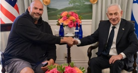 ترامب يدعو السيناتور الديمقراطى جون فيترمان للانضمام للجمهوريين.. ما القصة؟
