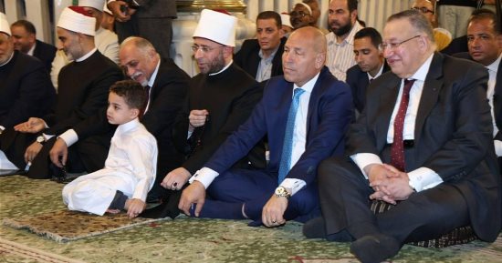 وزير الأوقاف ومحافظ القاهرة يفتتحان مسجد الإمام الحسين عقب تجديد الفرش.. صور