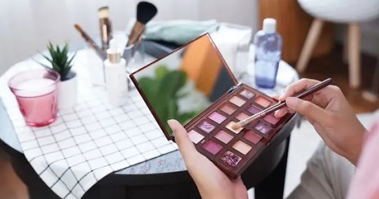 اتجاه مكياج جديد يجعل فتيات جيل زد أكبر سنًا.. اعرفيه وتجنبيه