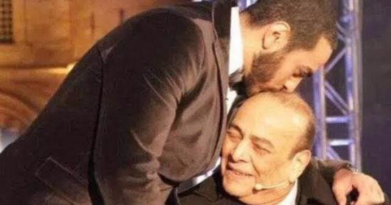 عمرو سعد وحميد الشاعرى وعمرو الليثى ينعون والد تامر حسنى