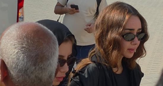 عصام السقا وهنا الزاهد ومدين يحضرون جنازة والد تامر حسنى