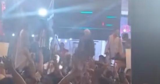 أصغر المنشدين يخطف الأنظار في الليلة الختامية للمولد بأسيوط.. فيديو