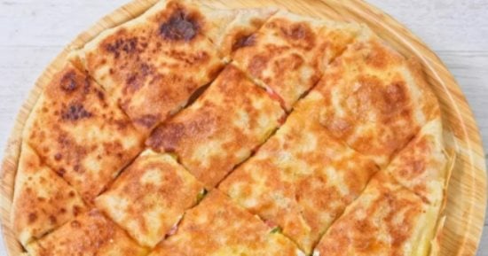 طريقة عمل فطير مشلتت بالسجق.. وصفة شهية بطعم مختلف