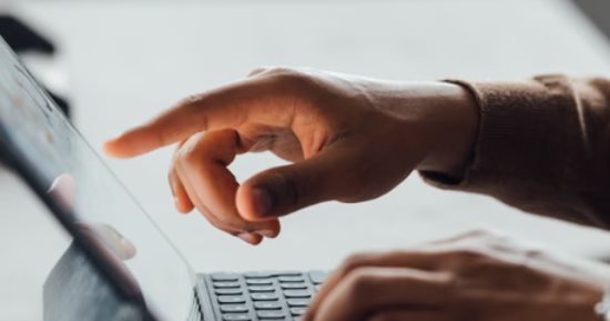 فشل نشر رواية جريمة بقيمة مليونى دولار بسبب شبهات استخدام الذكاء الاصطناعى
