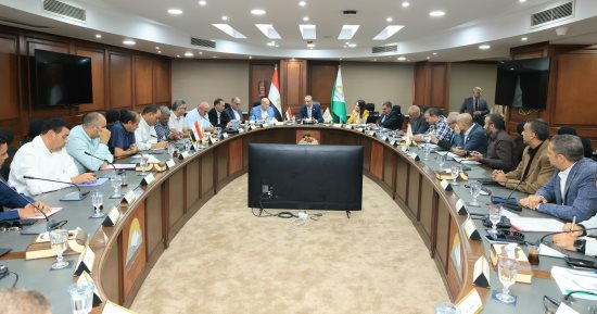 محافظ الجيزة: سرعة البت فى 777 طلب تقنين متبقٍ.. و20 لجنة للمعاينة والتسعير