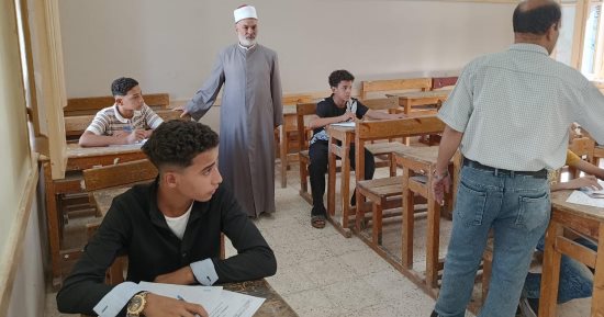 رئيس سوهاج الأزهرية يتفقد امتحانات الدور الثاني للشهادتين الابتدائية والإعدادية