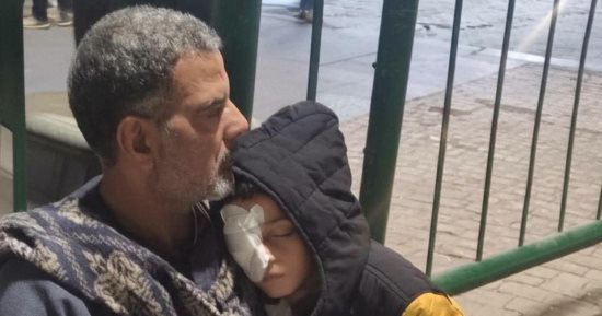 حبس معلمة 3 سنوات بتهمة إصابة طفل بعينه في قنا