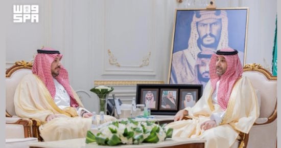 نائب أمير الحدود الشمالية السعودية يستقبل مدير فرع وزارة التجارة بالمنطقة