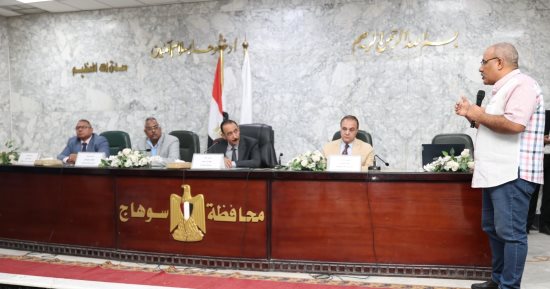 محافظ سوهاج يفتتح البرنامج التدريبي لتنمية مهارات قيادات العمل التنفيذي