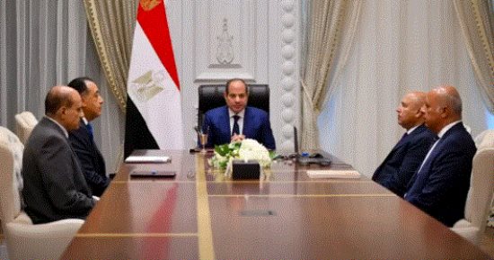 تطوير كوبري أكتوبر وتشغيل مونوريل غرب النيل.. تفاصيل اجتماع الرئيس مع وزير النقل