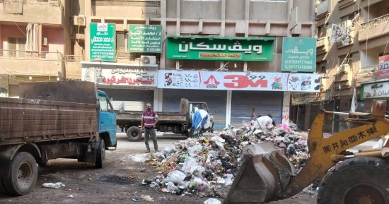 استجابة للشكاوى.. رفع مخلفات شوارع المعهد الدينى وكفر طهرمس والبراجيل بالجيزة