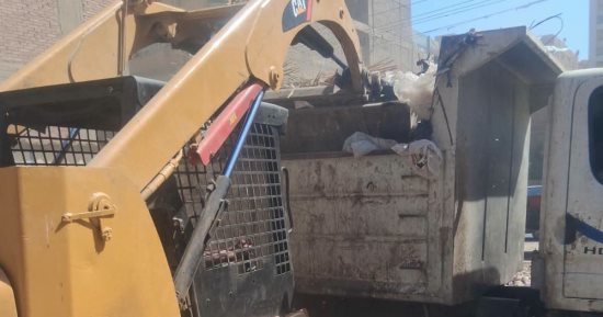 رفع 30 طن من القمامة والمخلفات الصلبة والأتربة بشوارع حى غرب سوهاج