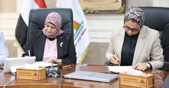 محافظ الوادي الجديد توقع عقد إنشاء مدرسة تمريض خاصة بمركز الداخلة