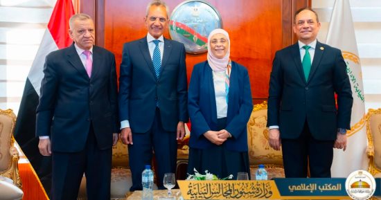 وزير شئون المجالس النيابية يهنئ رئيسة هيئة النيابة الإدارية بتوليها منصبها