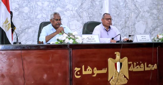 نائب محافظ سوهاج يتابع سرعة إنجاز طلبات التقنين المقدمة على المنصة الوطنية