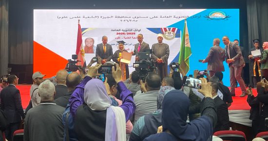 إحنا كمصريين بنعبر عن فرحتنا بإيه؟.. سؤال محافظ الجيزة يشعل زغاريد أمهات الأوائل
