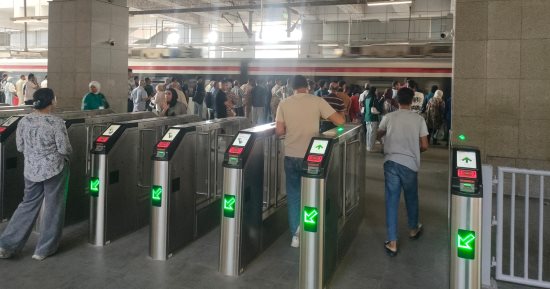 ​وزير النقل يتابع انتظام حركة التشغيل مع مركز الأزمات عقب الهزة الأرضية