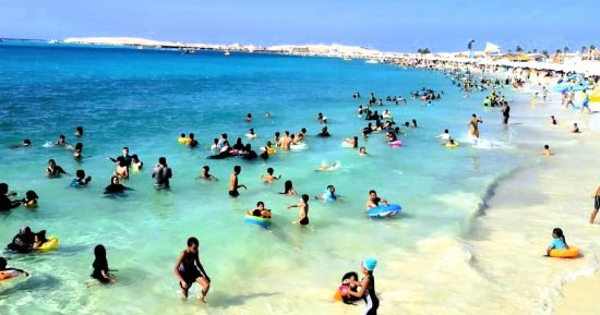 مصيف مطروح هدوء وخصوصية قبل بداية الذروة.. طقس معتدل وأجواء رائعة على الكورنيش بعد تطويره.. الشواطئ البكر والطبيعة الخلابة تزيد المتعة وتأمل الطبيعة.. أجهزة المحافظة تستعد لاستقبال ملايين المصطافين "صور" 