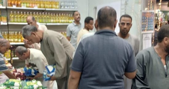 إقبال كبير على منافذ مهرجان التسوق الأول لجهاز مستقبل مصر فى سفاجا