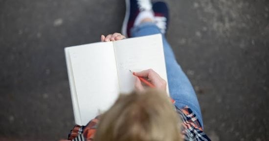 من الحانة إلى التابوت.. أغرب الأماكن التى ألهمت الروائيين لكتابة أعمالهم