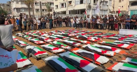 غزة تودع 112 شهيدًا في أكبر جنازة جماعية منذ بدء الحرب