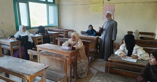 رئيس منطقة سوهاج الأزهرية يتفقد لجان الدور الثاني للشهادتين الابتدائية والإعدادية