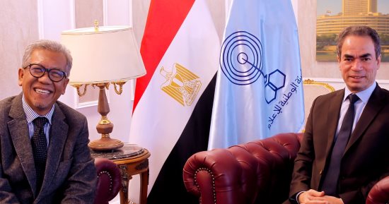 المسلمانى يهدى سفير أندونيسيا أغانى أم كلثوم وكتاب ماسبيرو "إسلام بلا أحزاب"