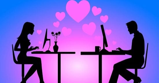 كل مرة كأنها أول مرة.. ليه بنحب نعيد قراءة رسايل الحبايب؟