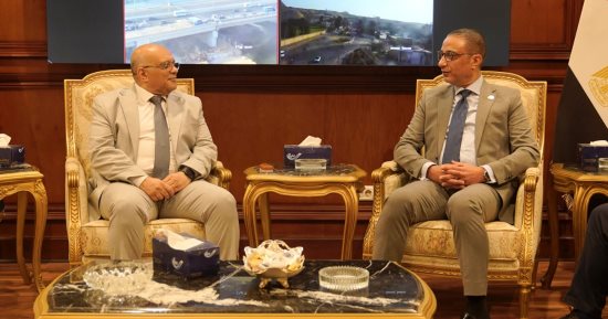 محافظ الجيزة يهنئ مساعد وزير الداخلية لقطاع أمن المحافظة على منصبه الجديد